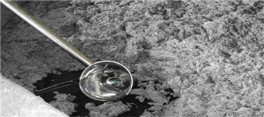 油漆絮凝劑漆渣打撈現(xiàn)場(chǎng)